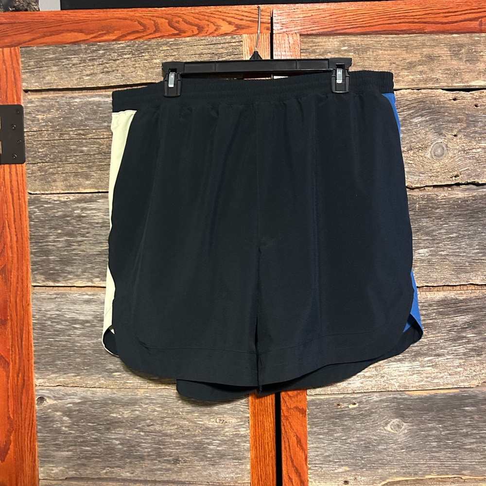 Peloton Black Athletic Shorts Built in Compression Size XL with Drawstring